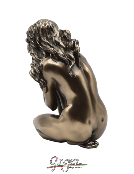 Nude of woman: relaxed girl