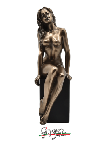 Nude of woman: relaxed girl