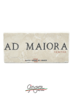 Calamita in marmo - Ad maiora (Verso cose più grandi)