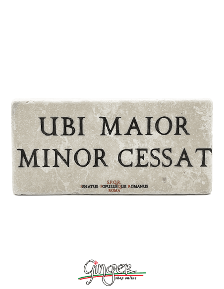Calamita in marmo - Ubi maior minor cessat (Dov'è il maggiore, il minore decade)